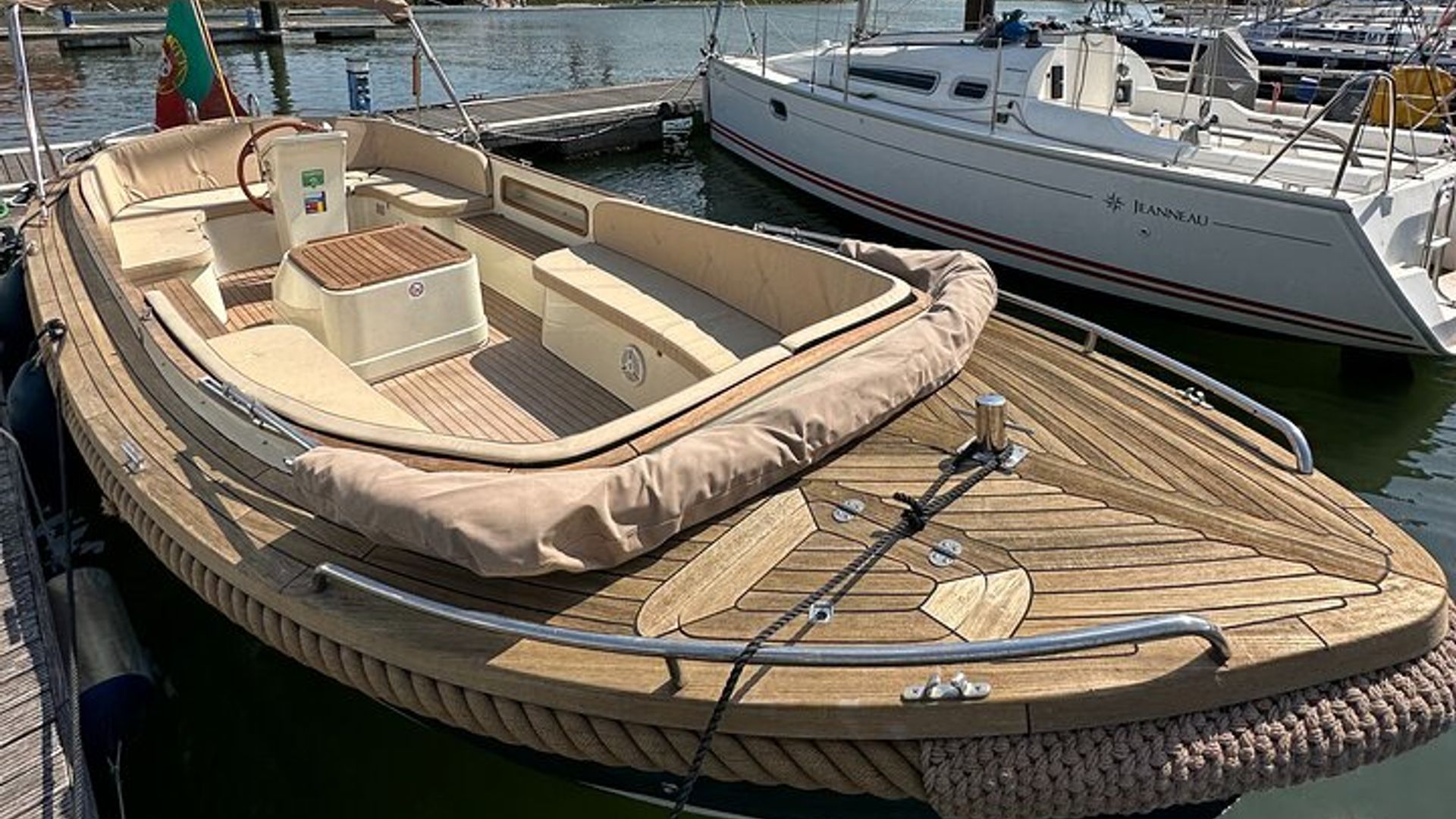 Lissabon Kleine Gruppe Tejo-Bootsfahrt mit Pizza und Open Bar
