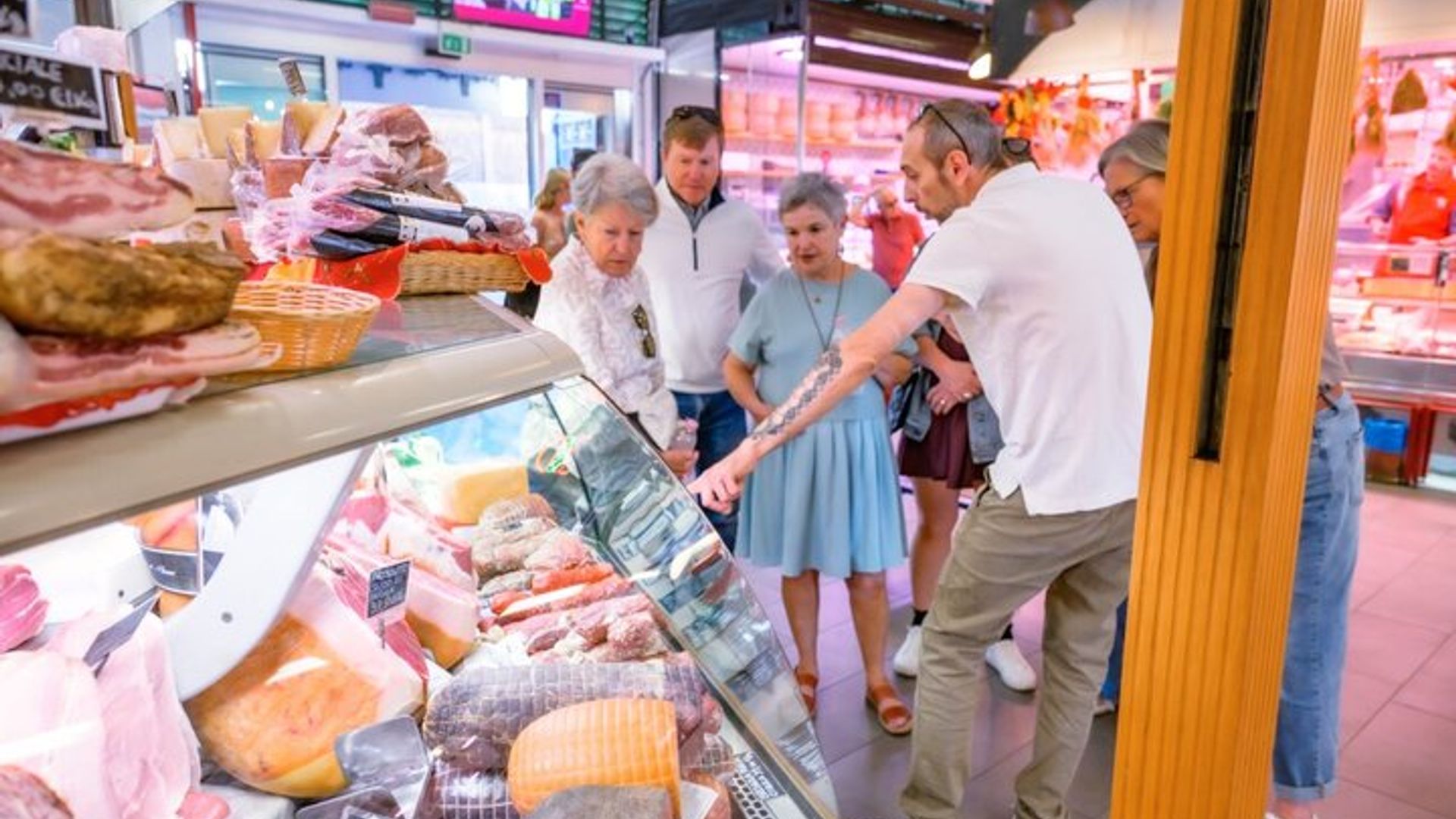 Florence: Sant'Ambrogio Grocery Market Small-Group Food Tour