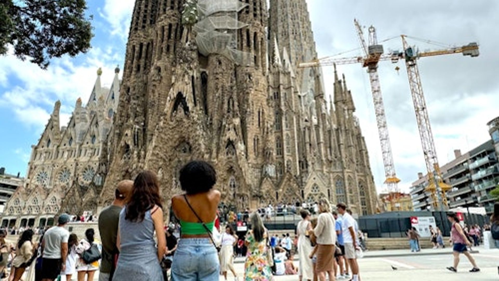 Sagrada Familia: Fast Track Ticket + Private Guided Tour