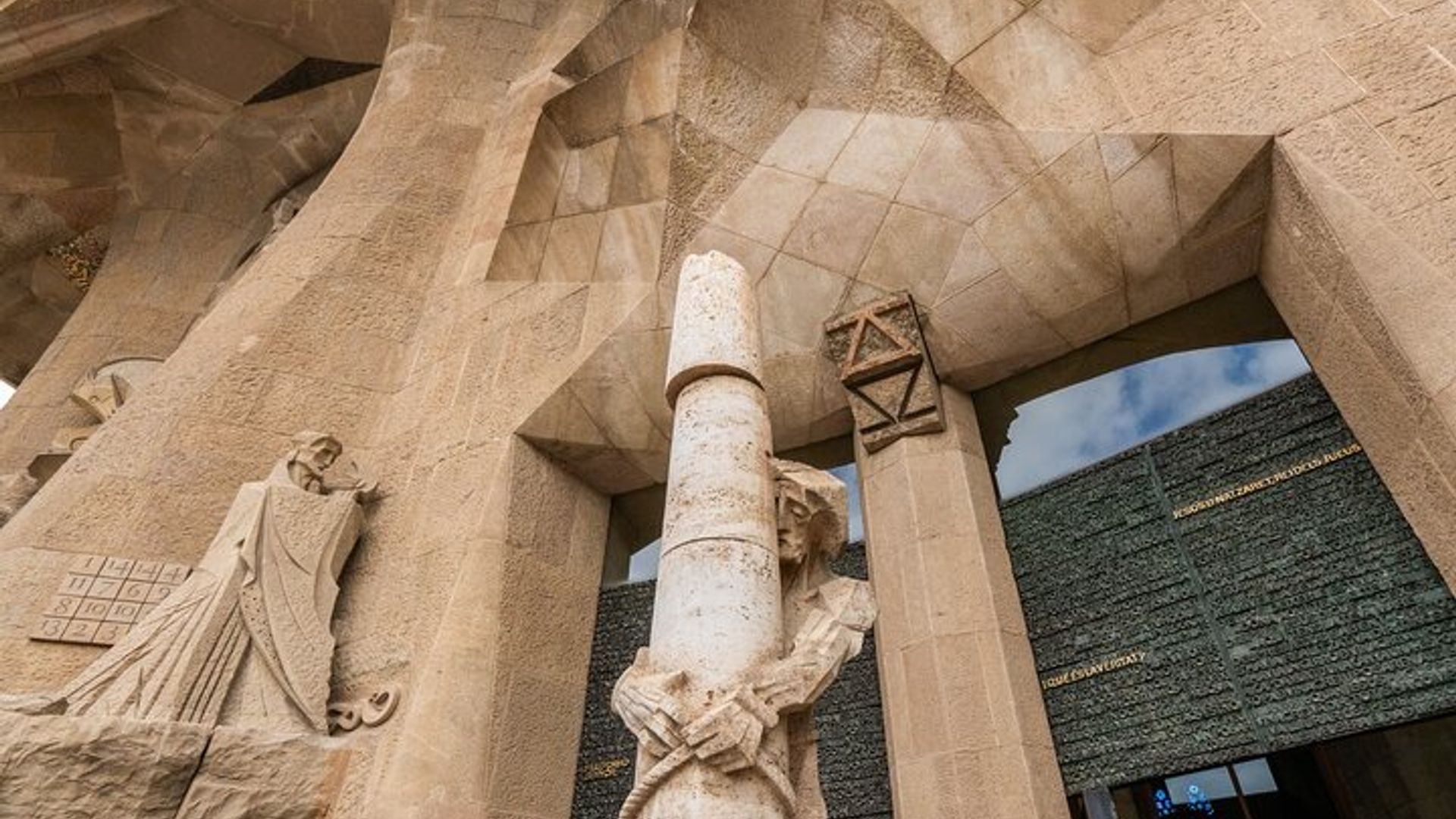Tour Rápido pela Sagrada Família de Barcelona com Museu e Escola