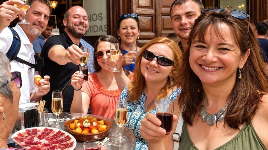 Tapas Walking Tour of Madrid with Drinks: Lunch or Dinner