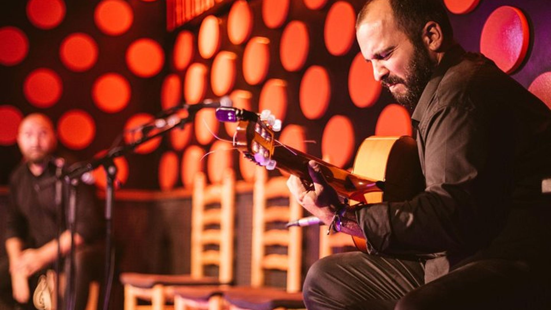 Traditional Tapas and Flamenco Evening in Barcelona
