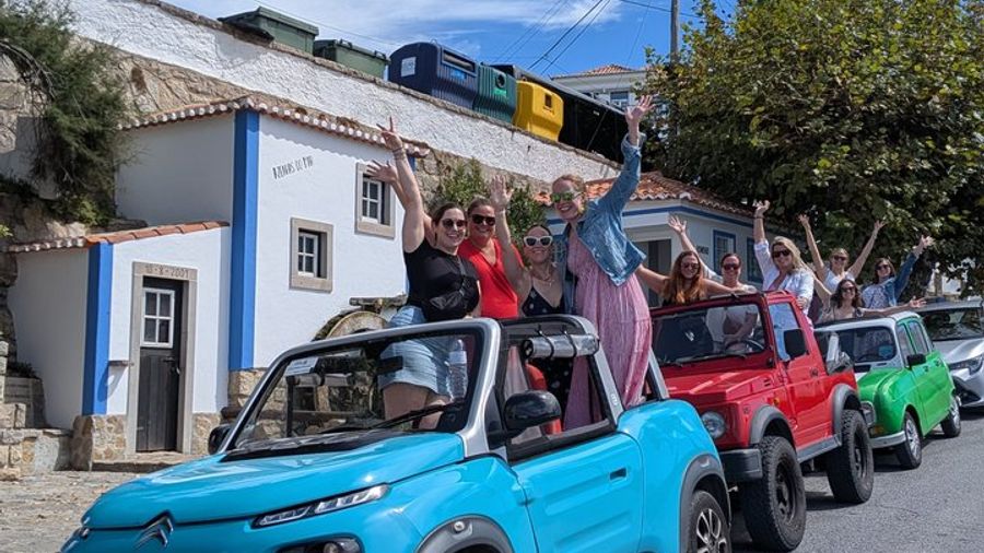 Sintra and Palace Private Half-Day Tour by Classic Car or Jeep