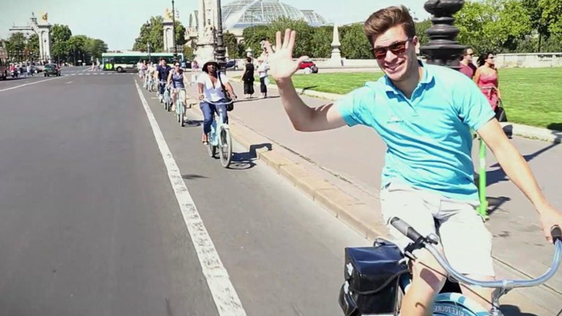 Tour in bicicletta dei punti salienti di Parigi con Torre Eiffel, Louvre e Notre-Dame