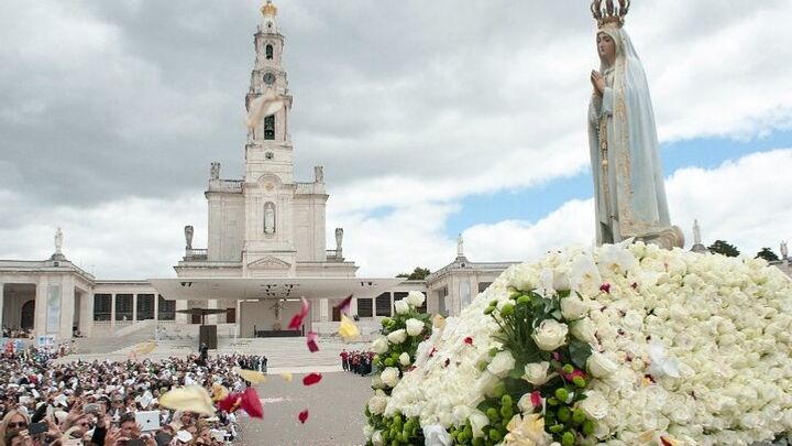 Private tour to Fatima Nazaré and Óbidos from Lisbon
