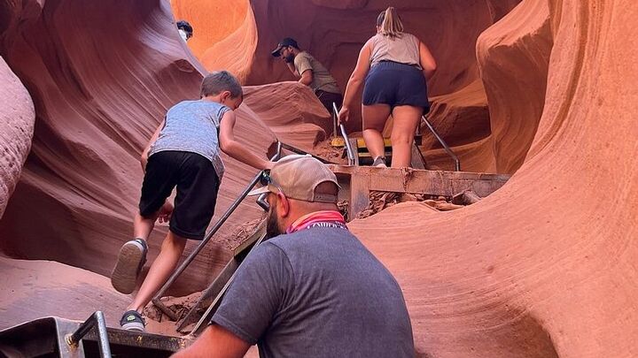 Antelope Canyon and Horseshoe Bend Day Tour from Flagstaff