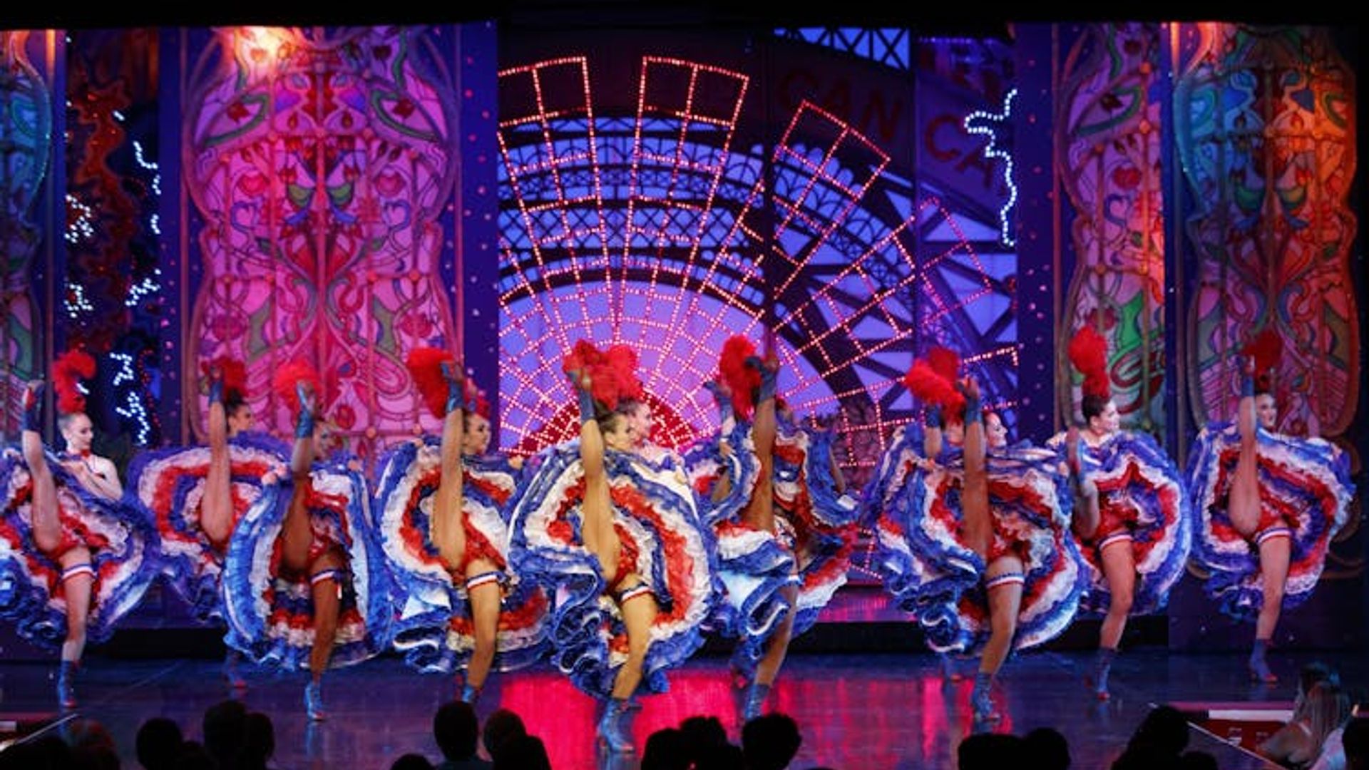 Paris: Interactive Bus Tour and Dinner-Show at the Moulin Rouge