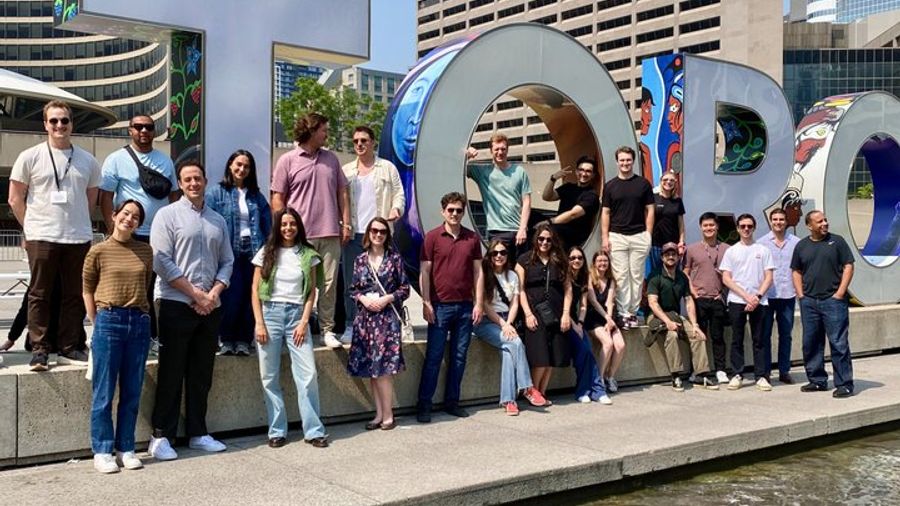 Downtown Toronto Walking Food Tour with Sightseeing
