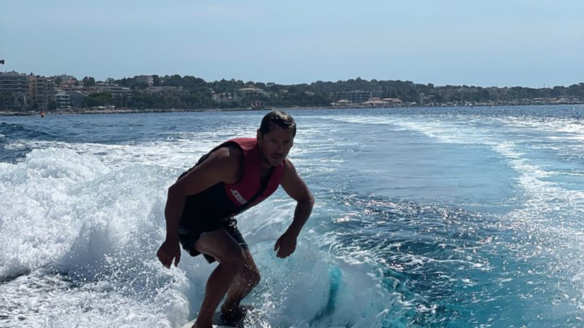 Experiencia privada de Wakesurf, Wakeboard y barco – Saint-Tropez