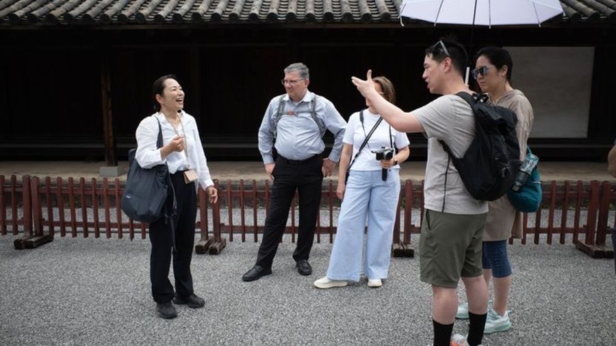 Tokyo Imperial Palace East Garden and Edo Castle Tour