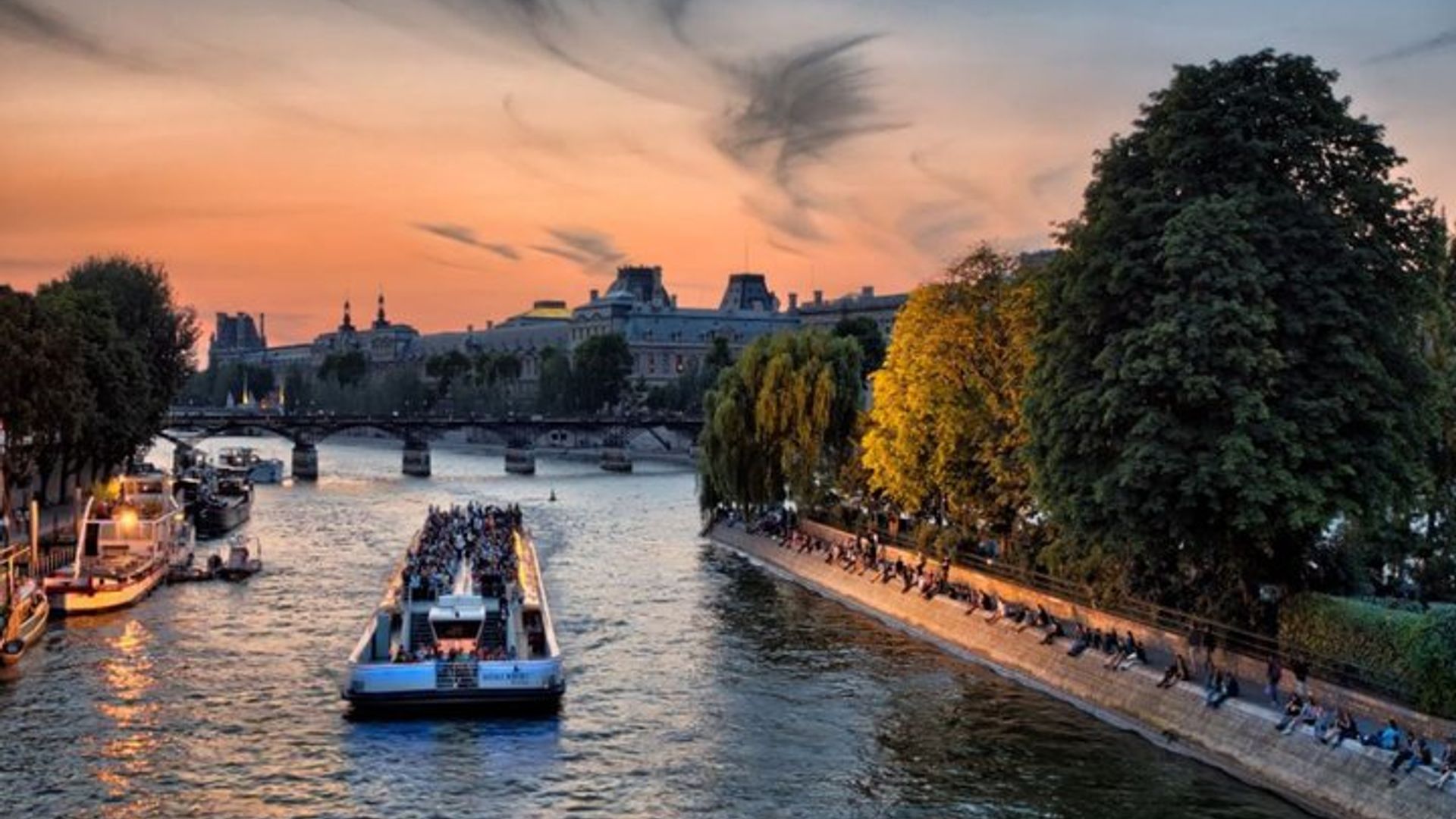Seine River Cruise in Paris with Drink Ice Cream or Dessert