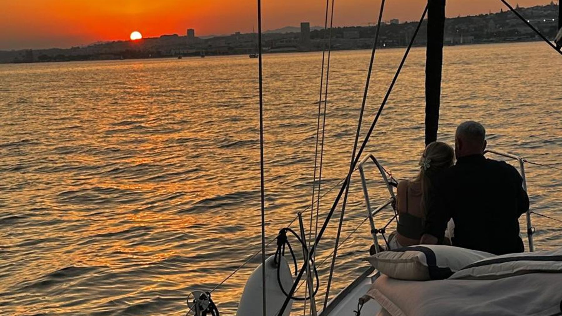 Lisbon Romantic Private 2h Sunset Cruise with sparkling wine