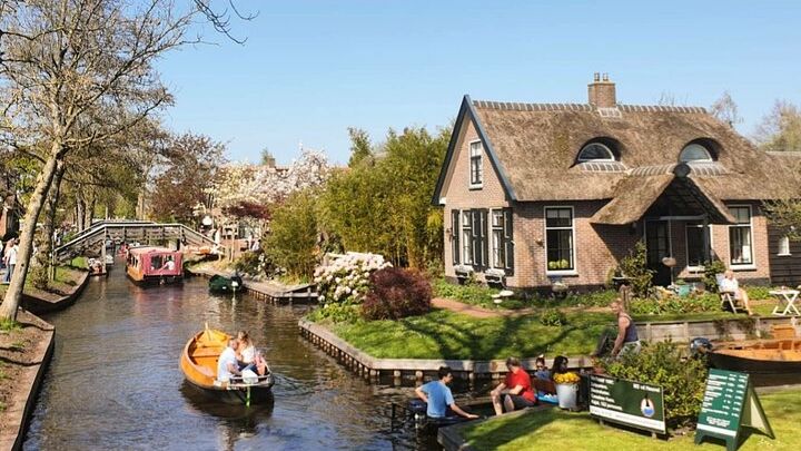 Giethoorn and Zaanse Schans from Amsterdam, Boat Tour, Cheese