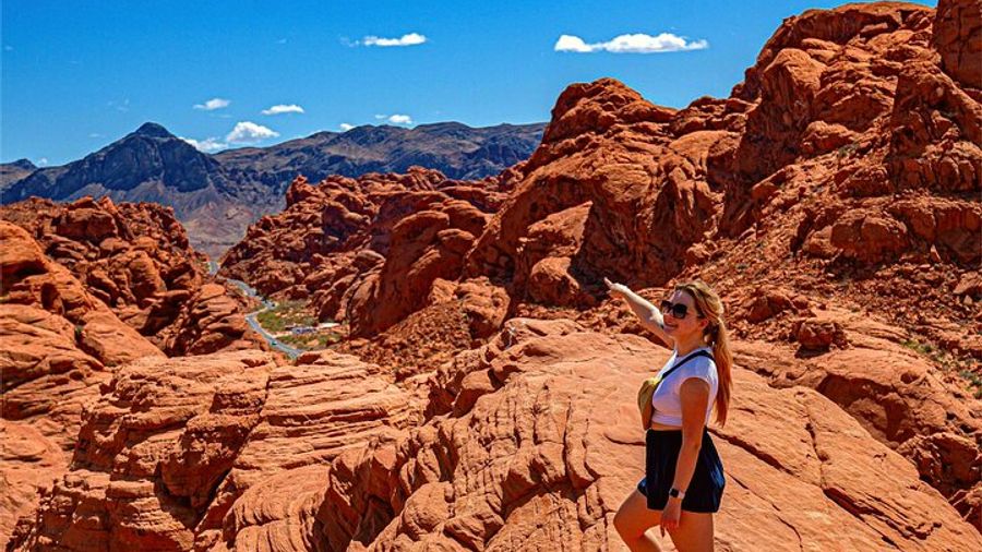 Las Vegas Small-Group Valley of Fire Hiking Tour With Lunch