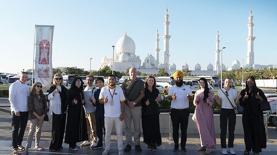 Abu Dhabi Sheikh Zayed Mosque and Qasr Al Watan Tour