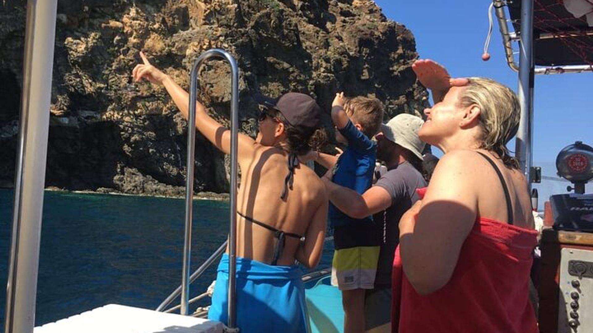 Small Group Elba Island Adventure Boat Tour and Sunset Dinner