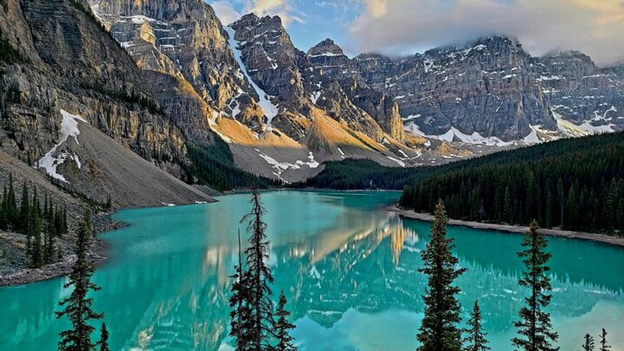 Lake Louise, Moraine Lake Morning or Sunset Small-Group Tour