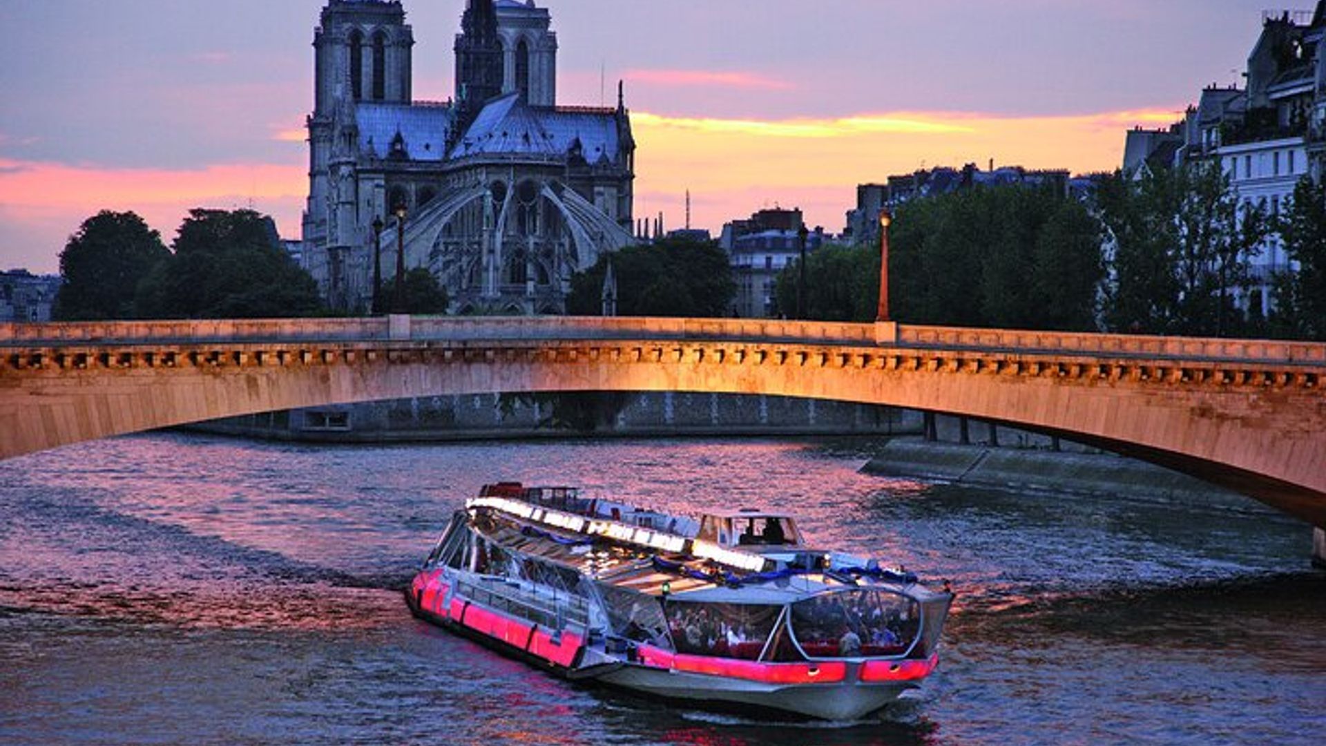 Bateaux Mouches® Special Bastille Day Dinner Cruise in Paris
