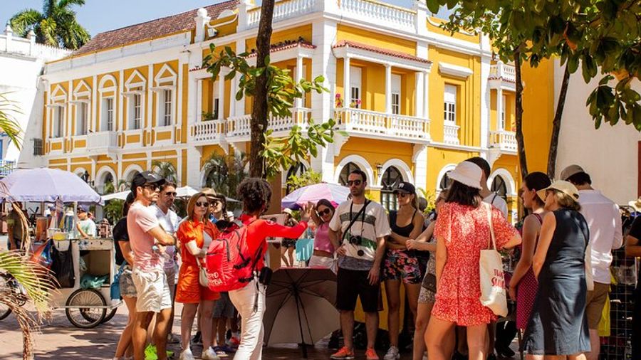 Walled Cartagena: Group Tour with Live Audio System