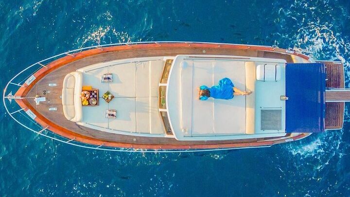 Guided day by boat to the Secrets of the Island of Capri