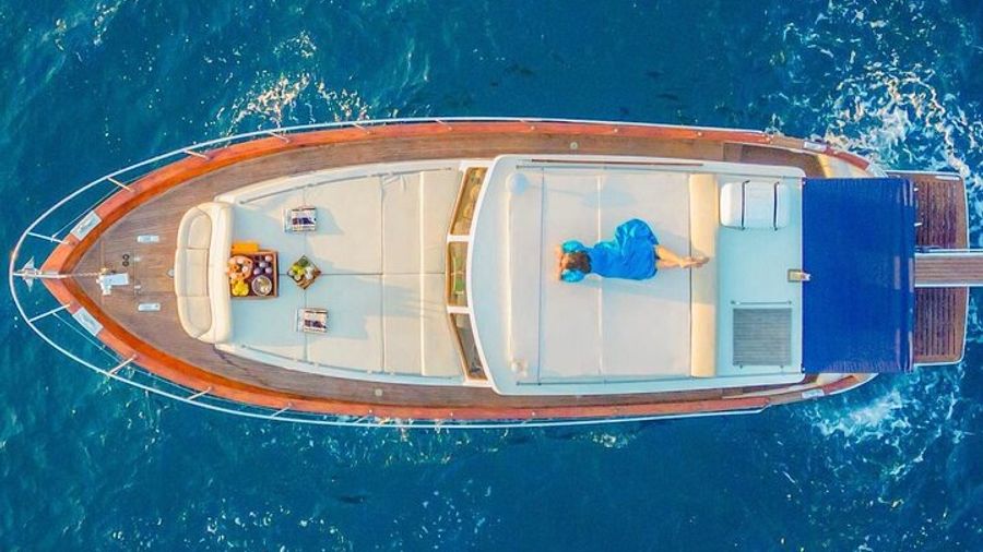Guided day by boat to the Secrets of the Island of Capri