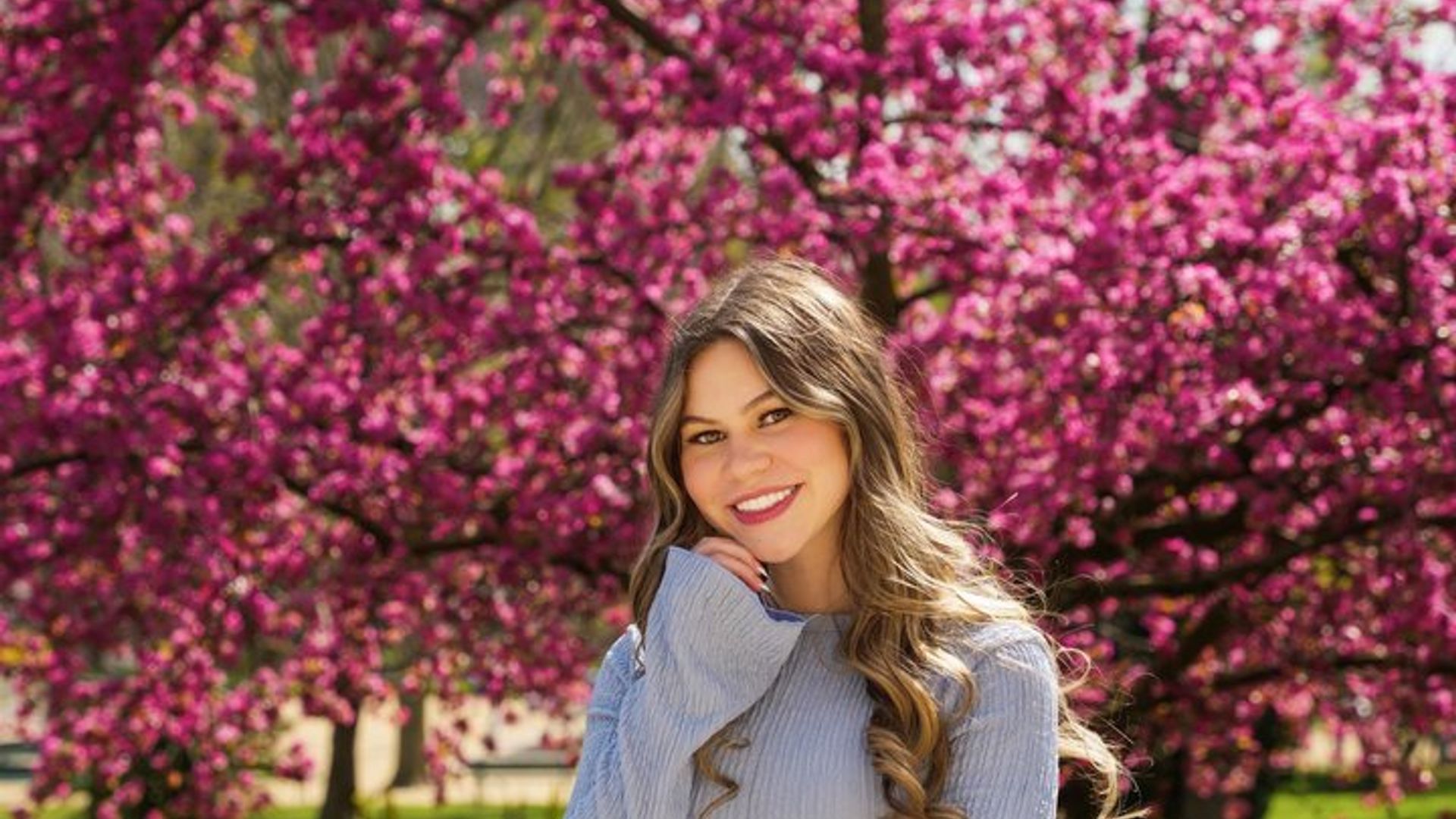 Séance photo à Paris avec photographe devant la tour Eiffel