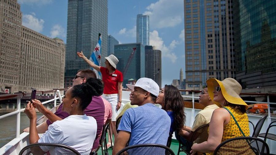 Chicago River Architecture Boat Tour with Live Guide Narration