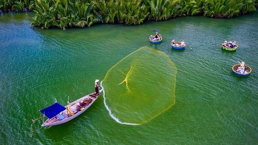 Hoi An Cooking Class: Market Visit, Fishing, and Boat Ride