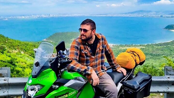 Hai Van Pass and Lang Co Bay Private Motorbike Tour with Lunch