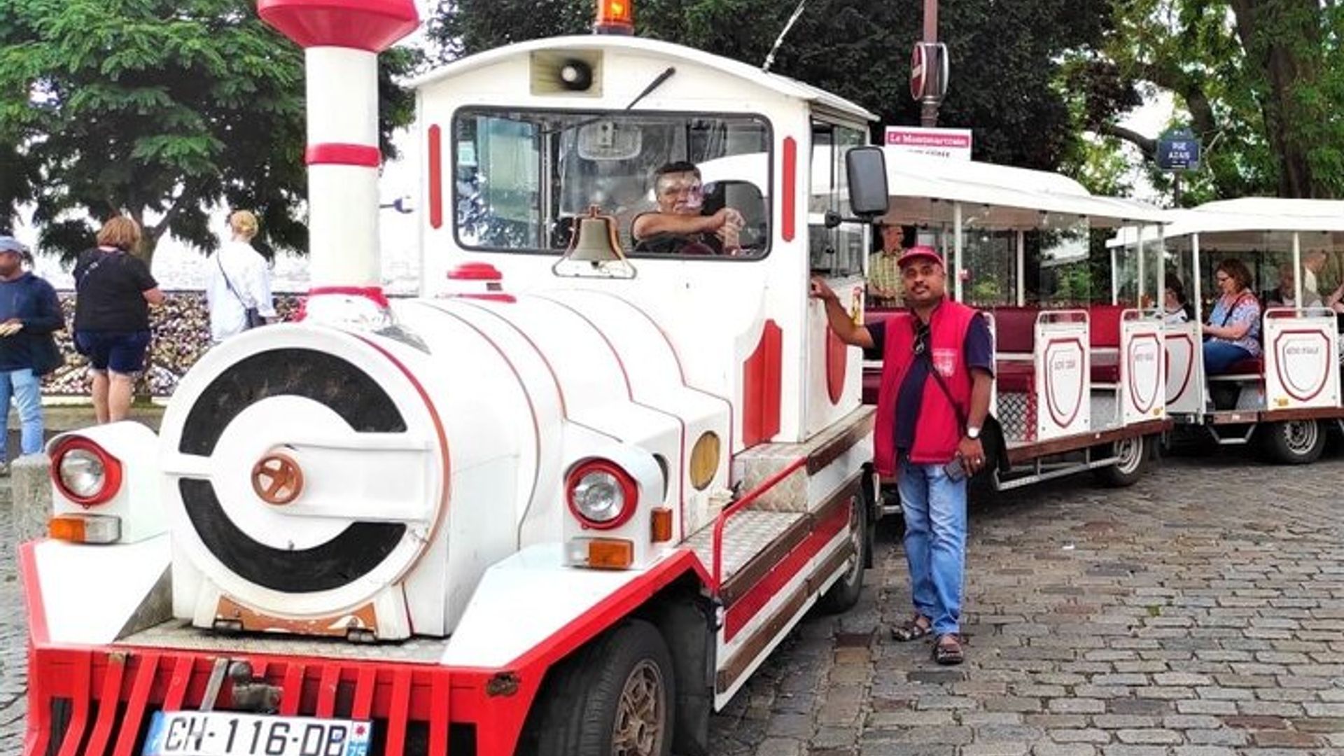 Paris The Montmartrain and Optional Seine River Cruise