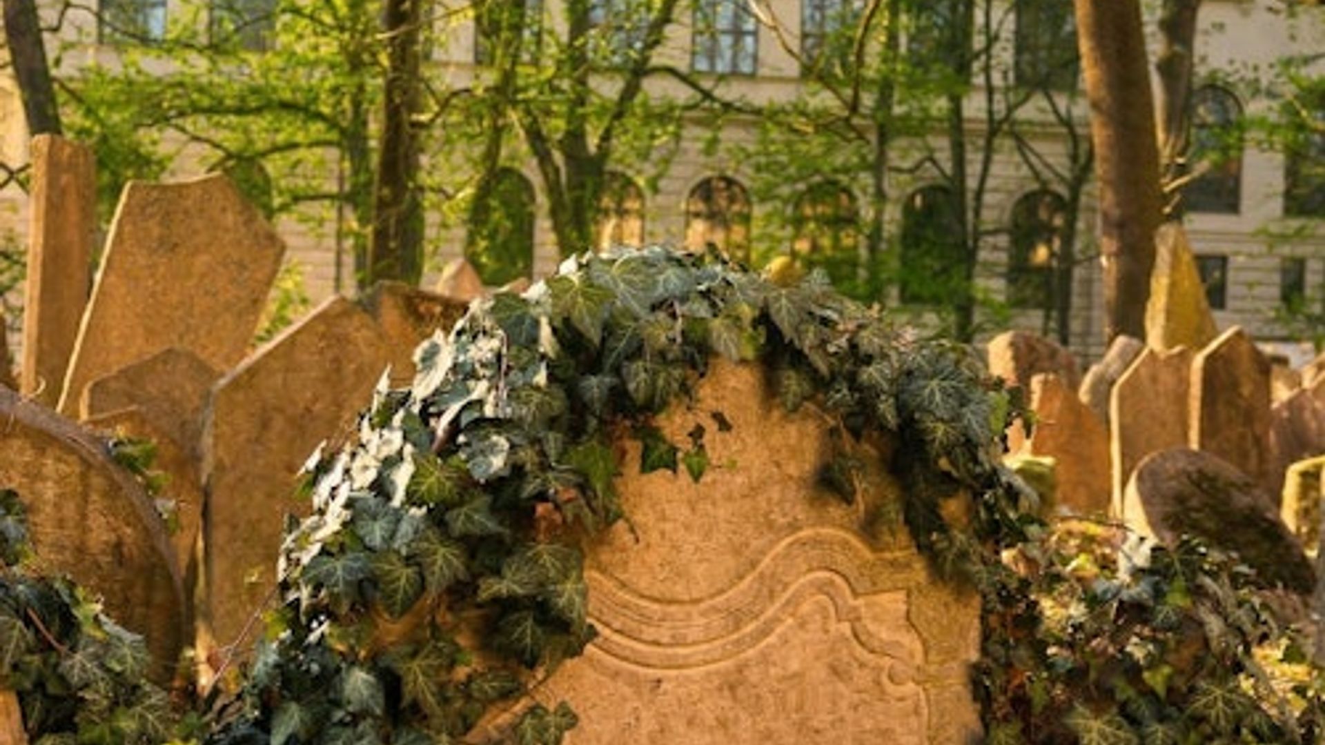 Prague Jewish Quarter: Entry Ticket + Guided Introduction + Optional Audio Guide