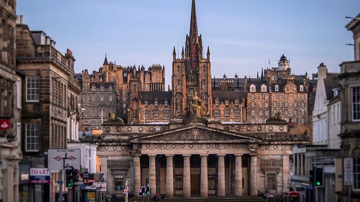 Edinburgh Walking Tour With Castle Ticket Included