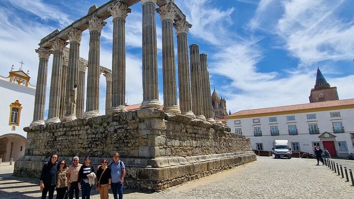 Évora & Monsaraz: Alentejo Traditions Private Tour from Lisbon