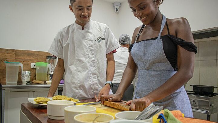 Cooking Class In A Real Restaurant At Old City