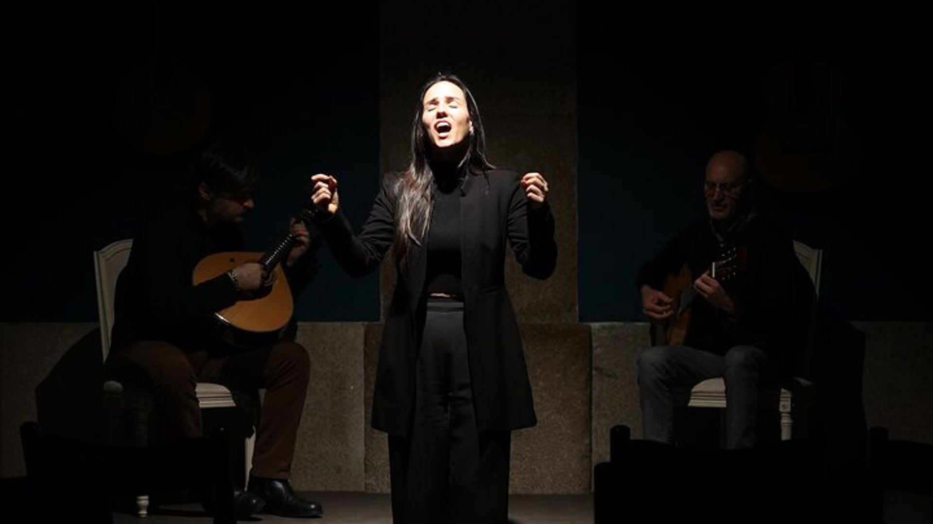 Porto : spectacle de fado et vin de Porto à la gare de São Bento