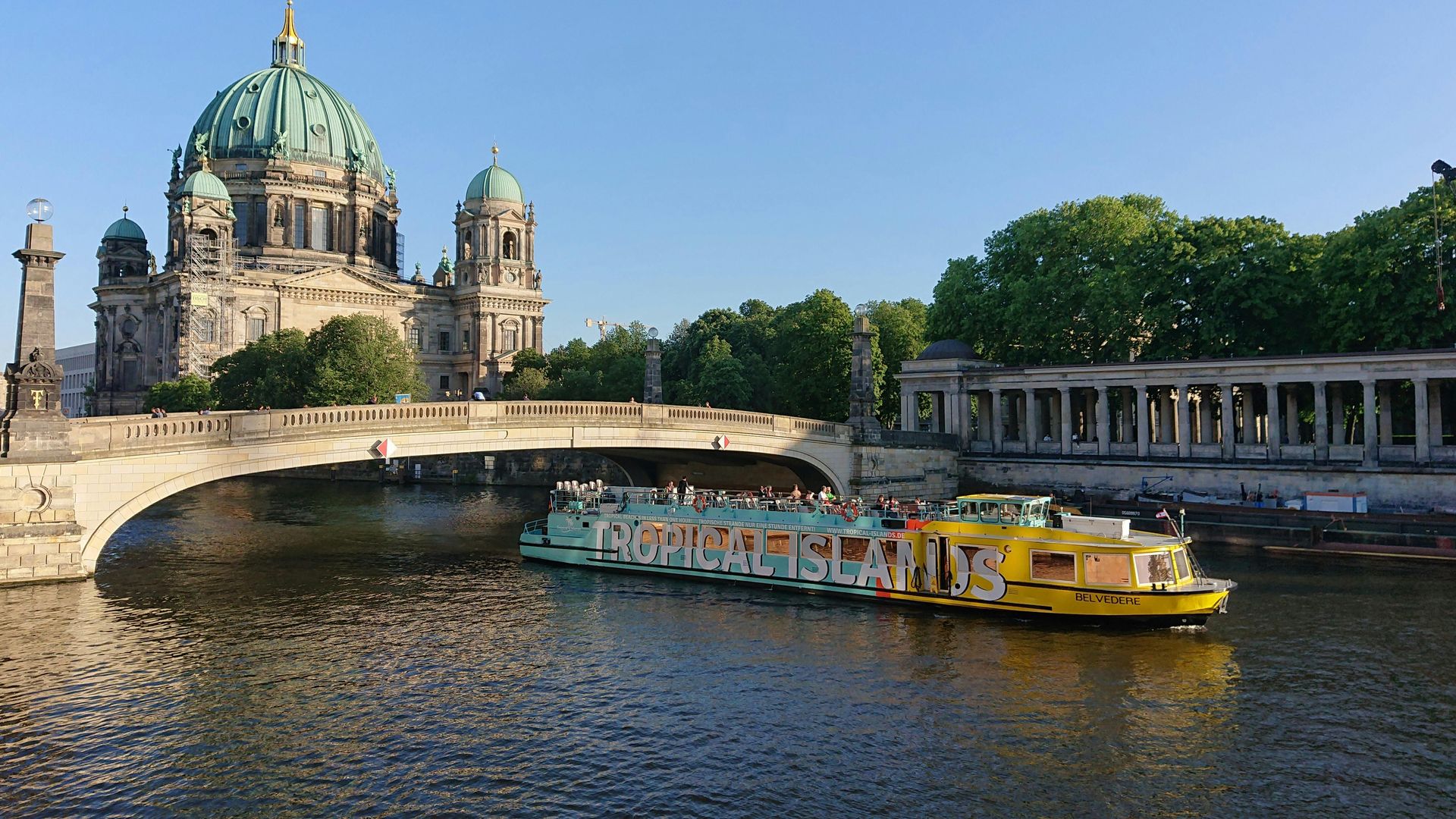 East Side Boat Cruise with Commentary on the Spree