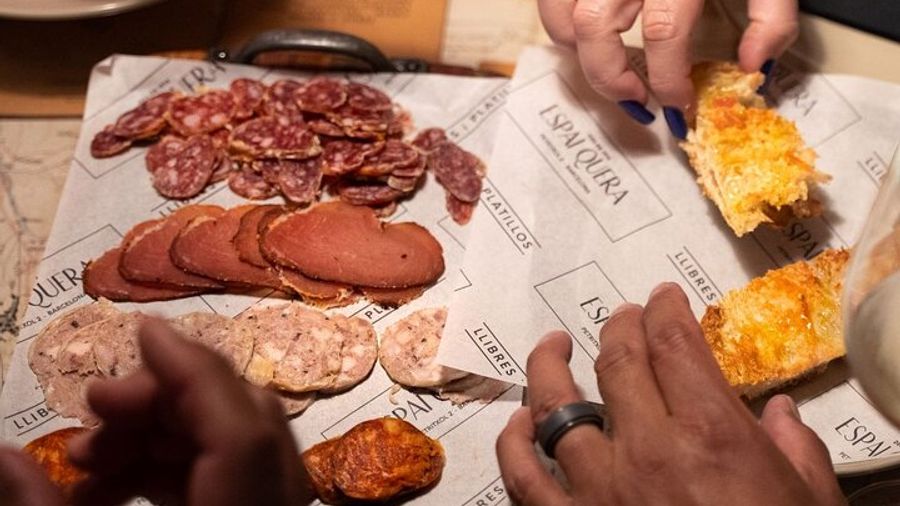 Barcelona: Old Town Tapas & Vermouth Evening Tour