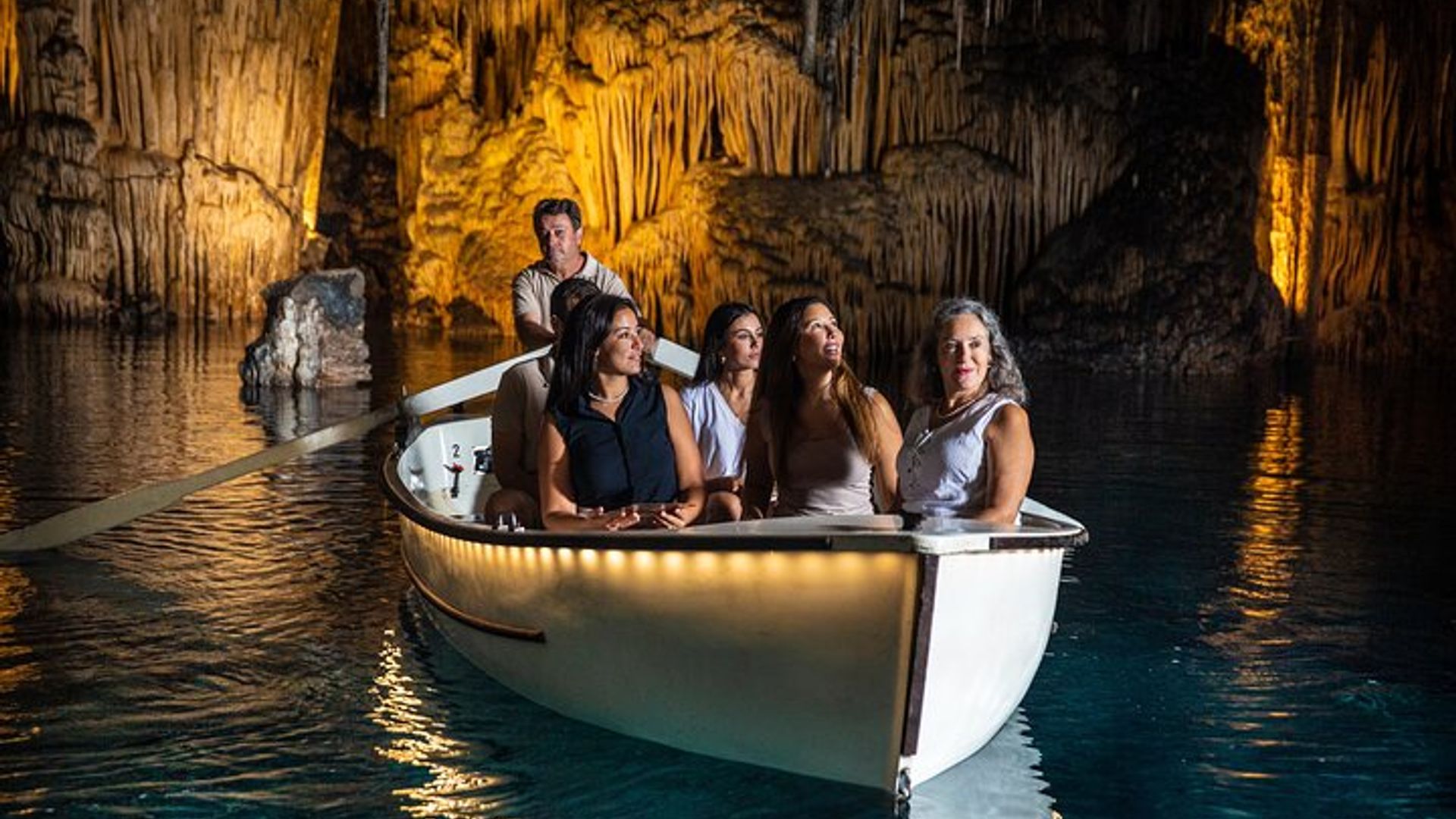 Tour de Meio Dia nas Cavernas de Drach com Passeio de Barco e Concerto de Música