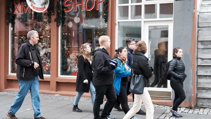 Funky History Walking Tour with local storyteller - Traditional meal included
