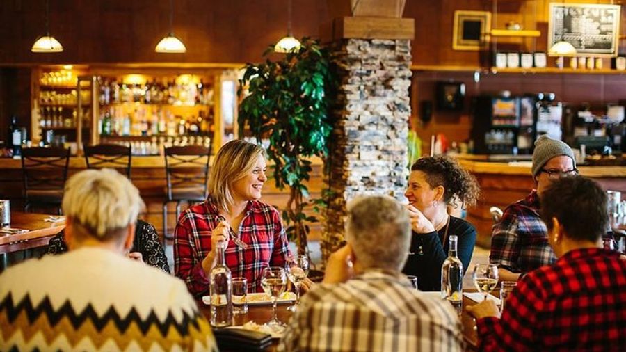 Jasper: Half-Day Small-Group Food Walking Tour with Drinks