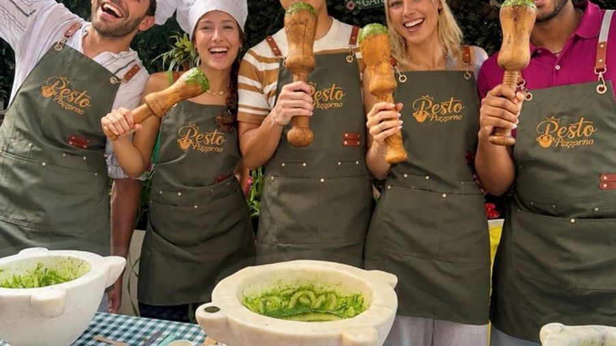 Mortar pesto lesson with World Champion and local Menu