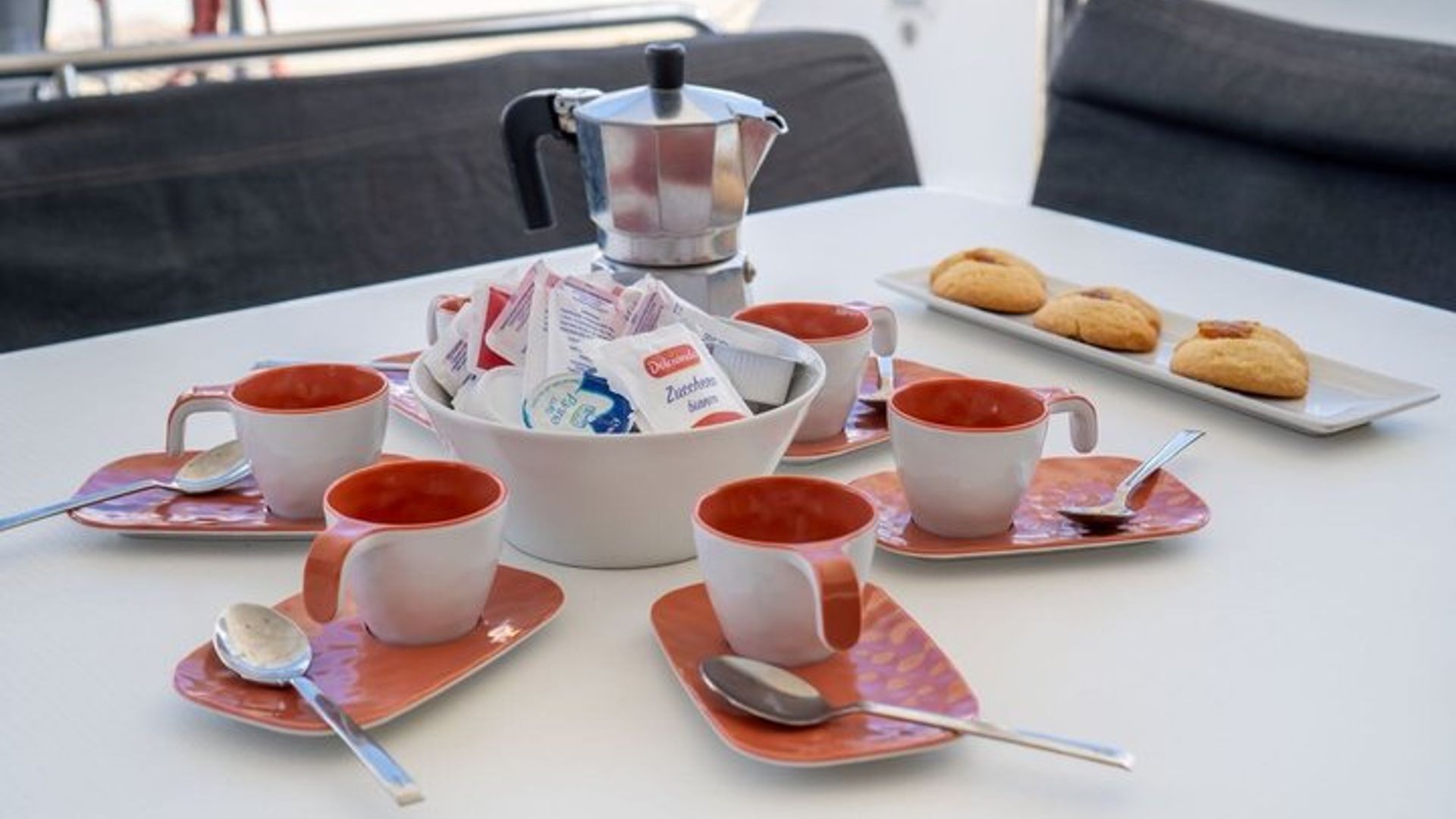 Eine ganztägige Maddalena-Katamaran-Tour mit Mittagessen