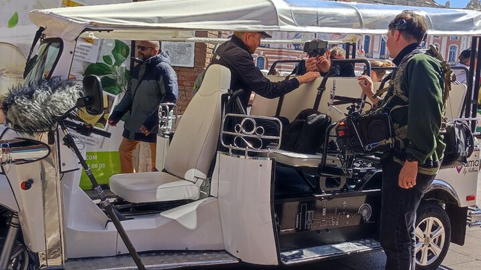 Toulouse Tour in Electric Tuk Tuk