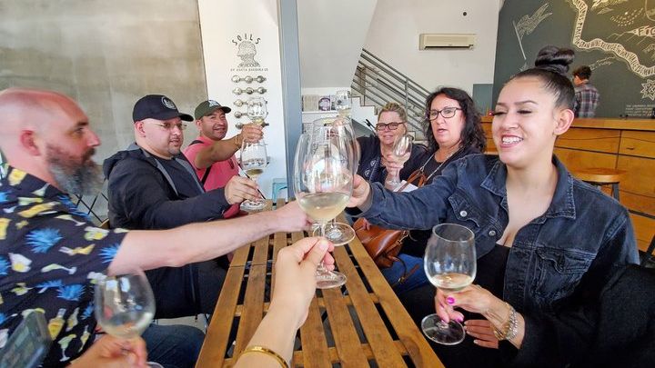 Santa Barbara Funk Zone Small-Group Guided Food and Photo Tour
