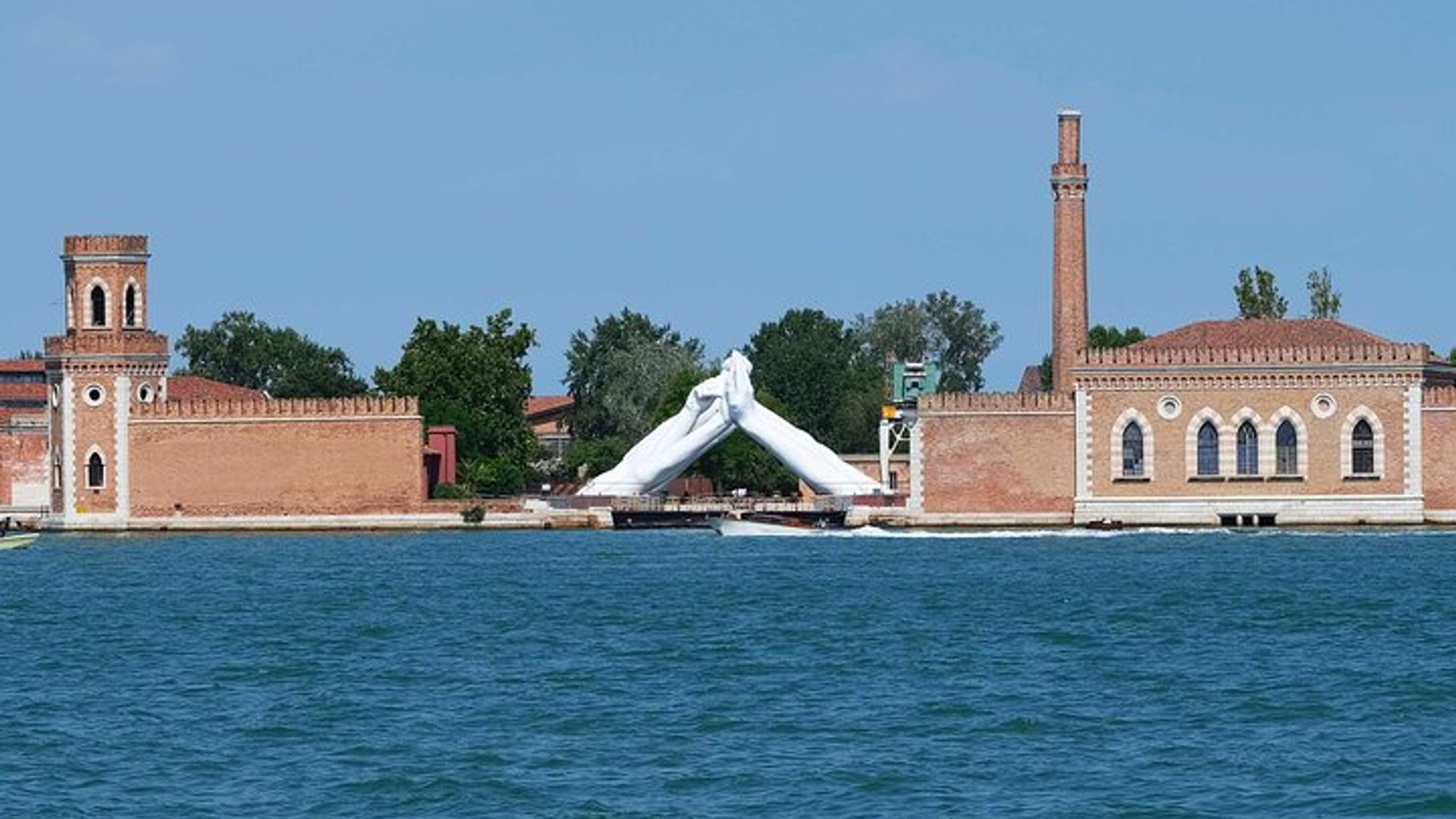 Isole di Venezia: Avventura tra il Vetro di Murano e il Merletto di Burano