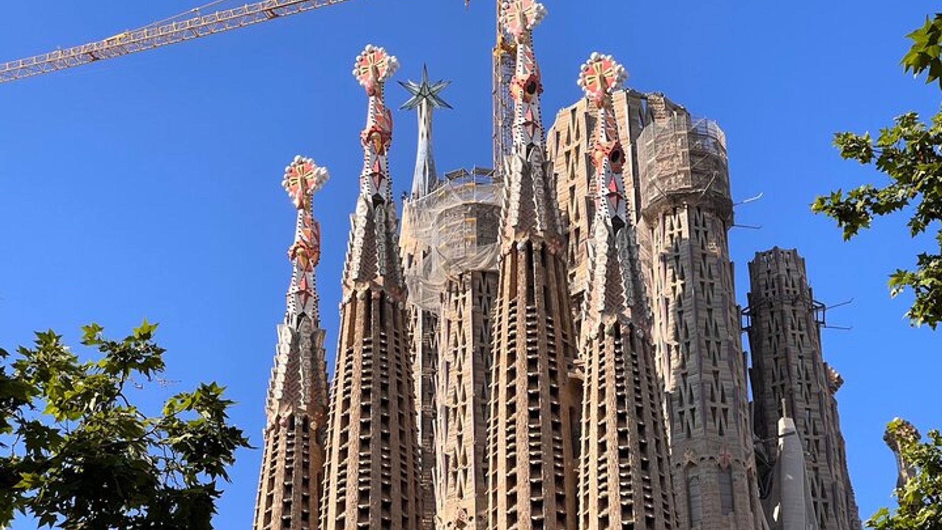Barcelona Gaudi and Sagrada Familia Skip-the-Line Tour