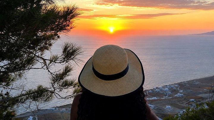 Santorini Private Sunrise Tour with Breakfast and Coffee