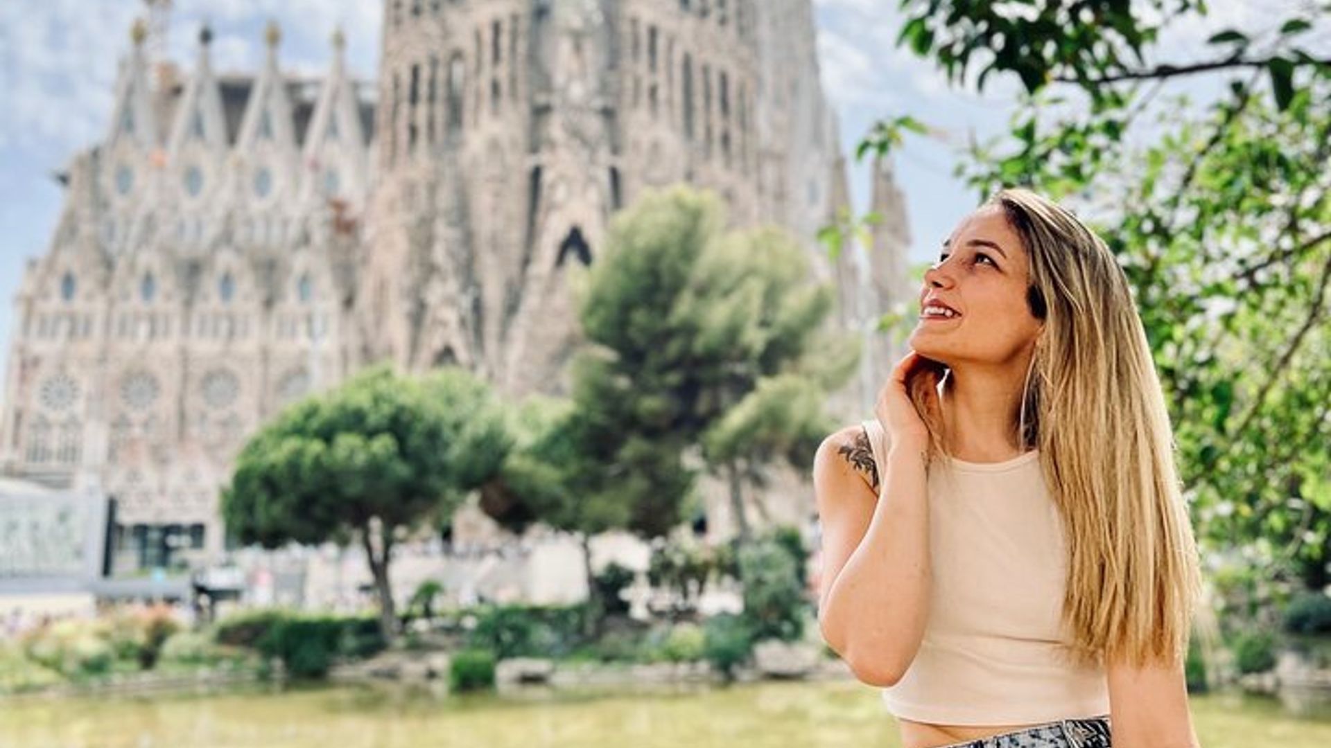 Barcelona: City Sightseeing Bike Tour With Photos and Tapas