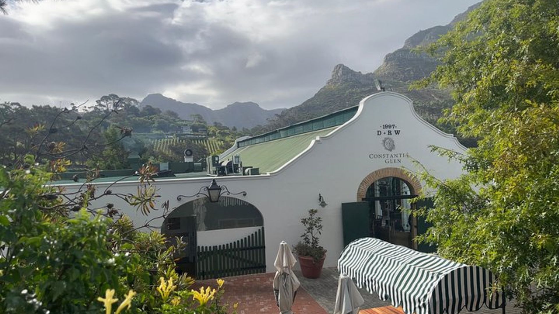 Privé : Sip & Explore Stellenbosch Wine Tour