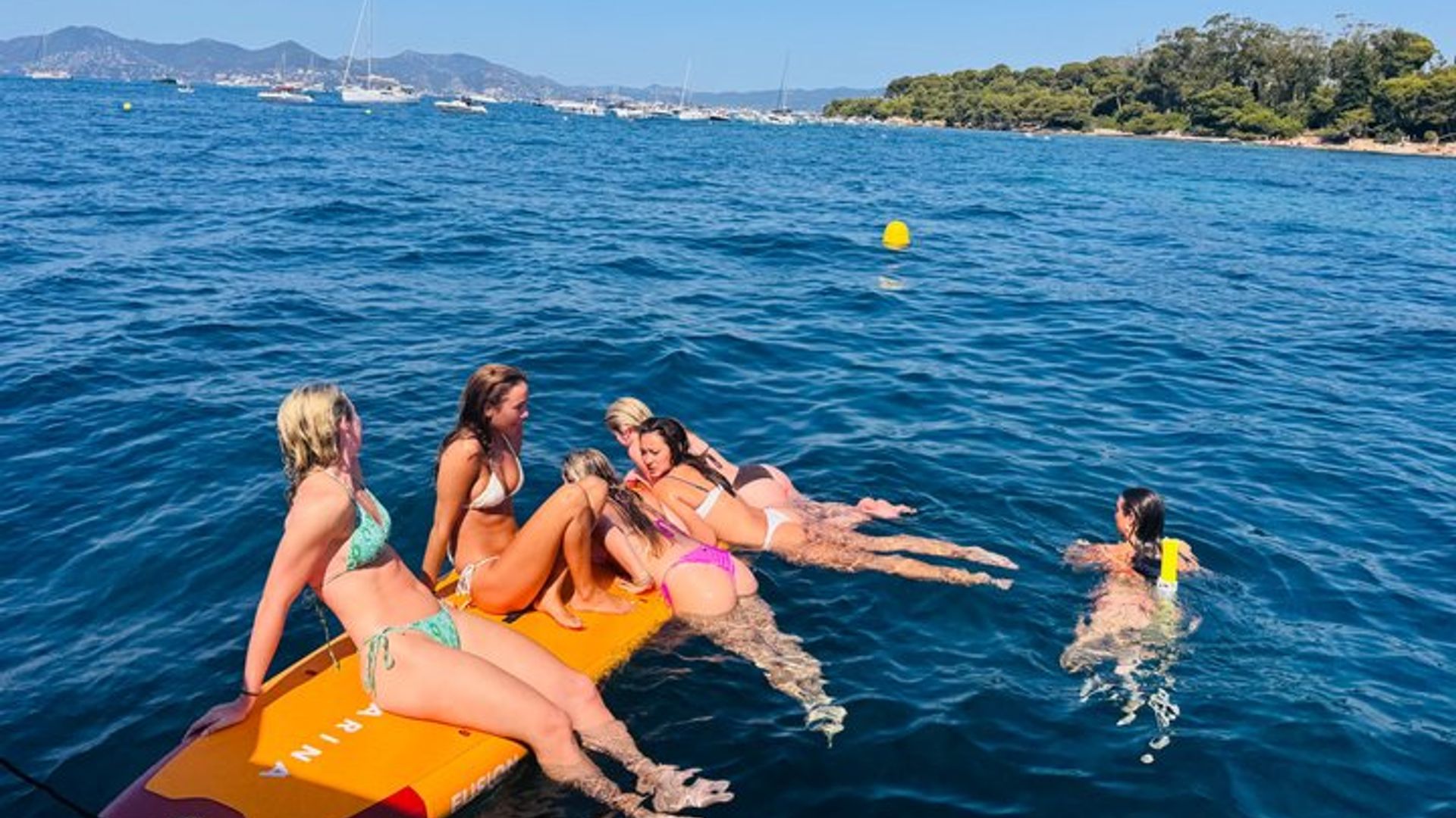 Excursión privada de medio día en velero y snorkel en las islas Lerins de Cannes